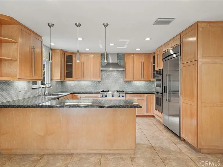 6215 Hesperia Ave — Photo 9