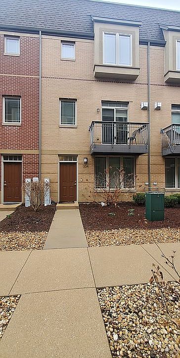 1st image of 922 Warren Ave Unit 304