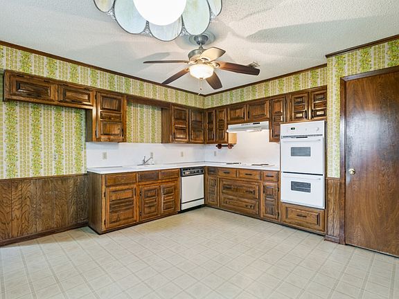 4th image of 800 W Billington Dr