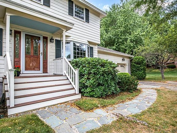 3rd image of 13 Hillcrest Dr