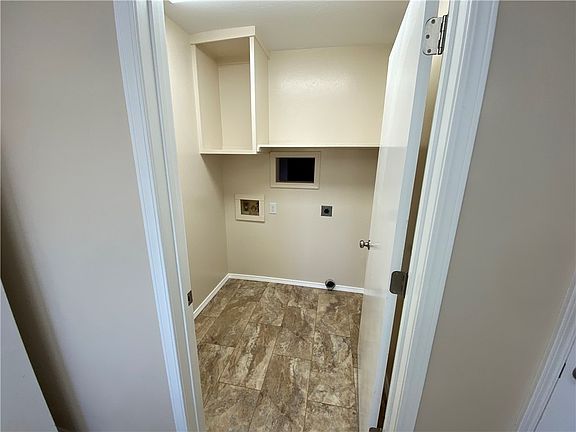 5th image of 2801-2803 W D St