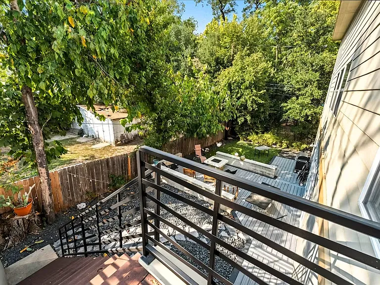 1608 Haskell St #B — Photo 8