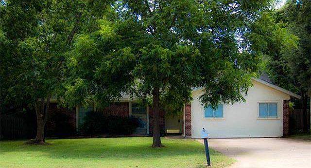 Huge Pecan Tree in Front yard!