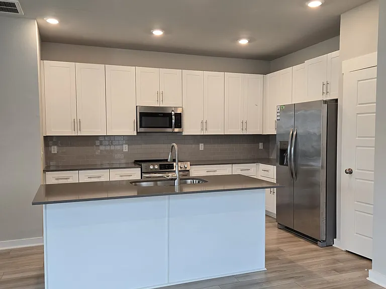 326 Lydia Dr — Photo 4