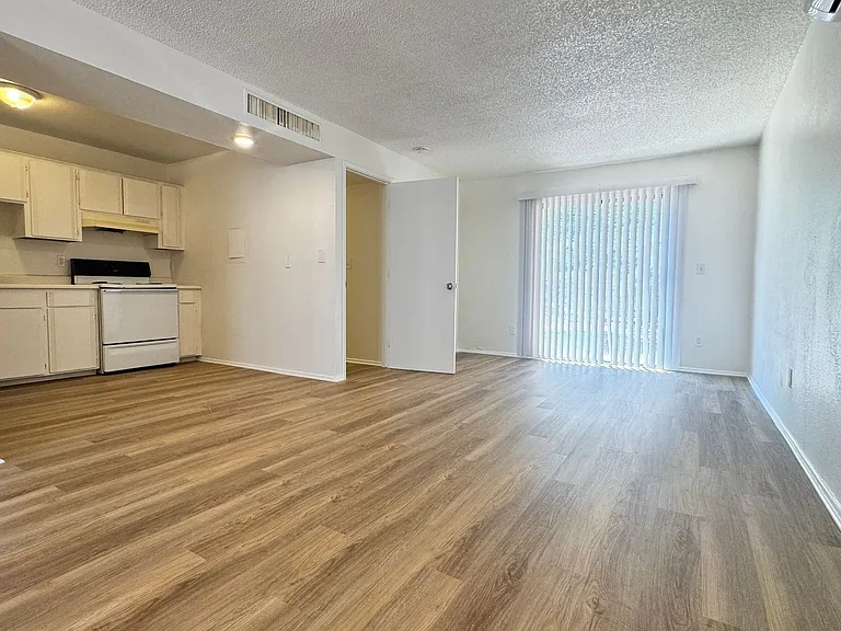North Central (Stone and Prince), 2 story apartment complex with a/c! — Photo 23