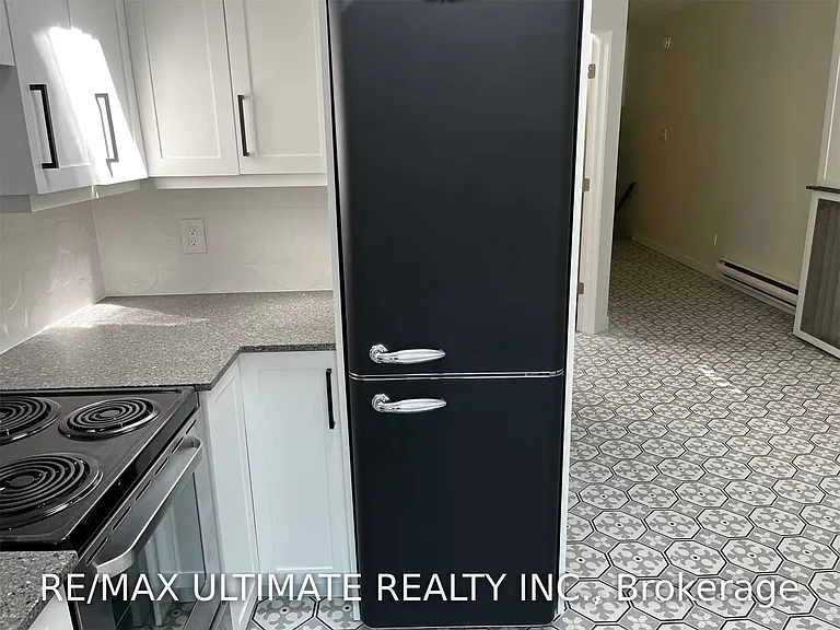 1065B Saint Clair Ave W — Photo 6