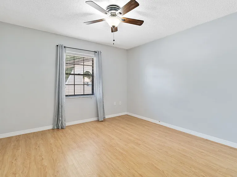 3528 Bay Ct — Photo 17
