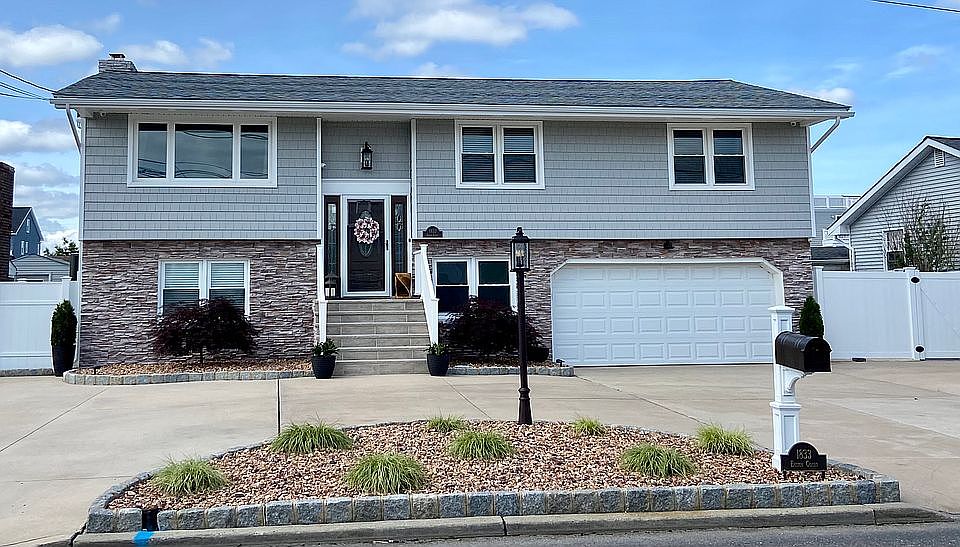 1st image of 1833 Ensign Ct