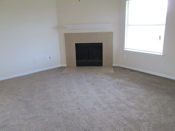 3rd image of 8543 Doskocil Dr
