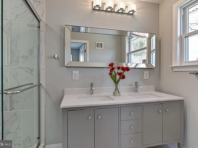 415 Ritchie Pkwy — Photo 17