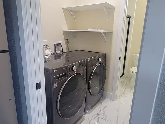 4th image of 5178 Snow Dr #B