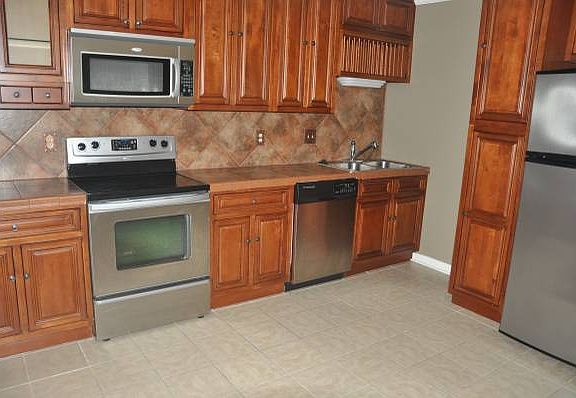 5th image of 310 Ella St APT 204