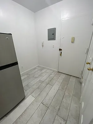 Rented by City Connections Realty | media 3