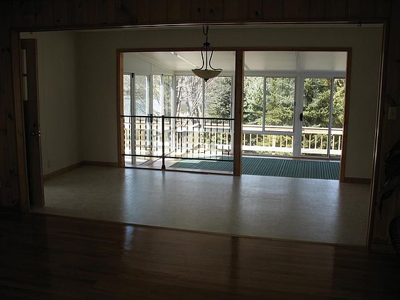 LR to dining & sun rooms!