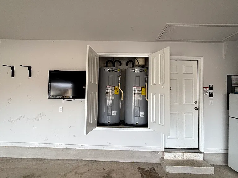 1852 Caponier St — Photo 25