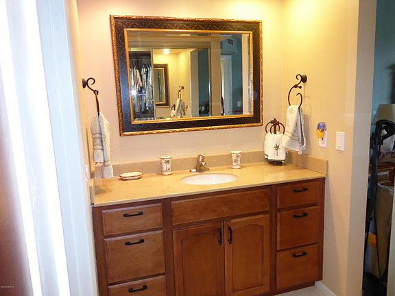 4th image of 37 Plantation Dr APT 102