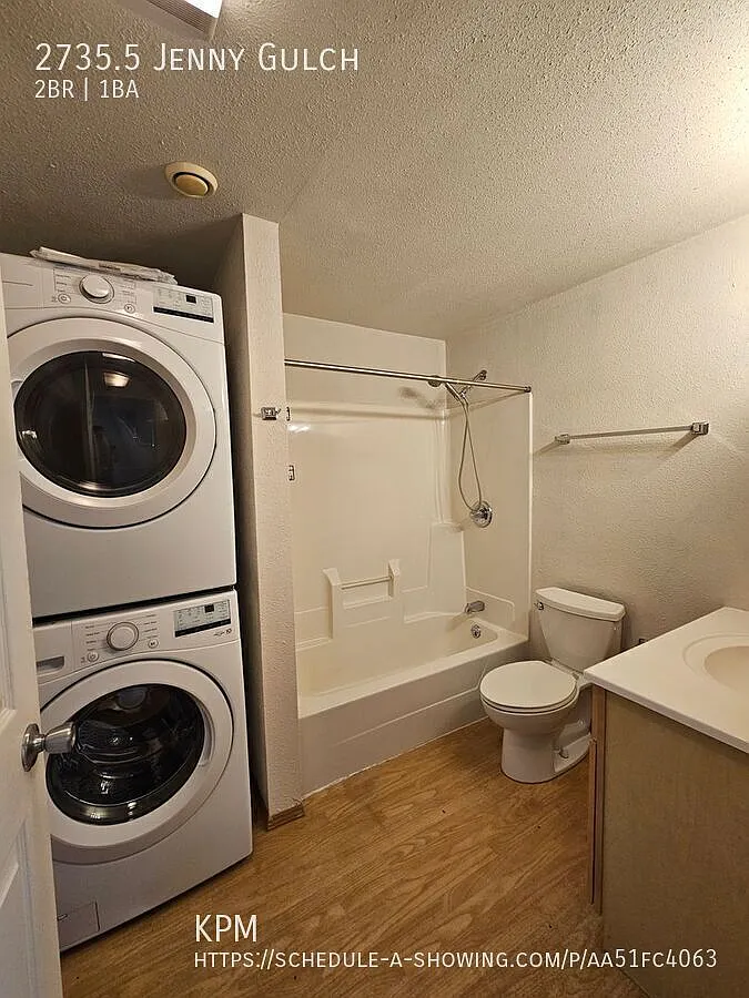 2 Bed | 1 Bath | Lower Duplex Apartment | West — Photo 4