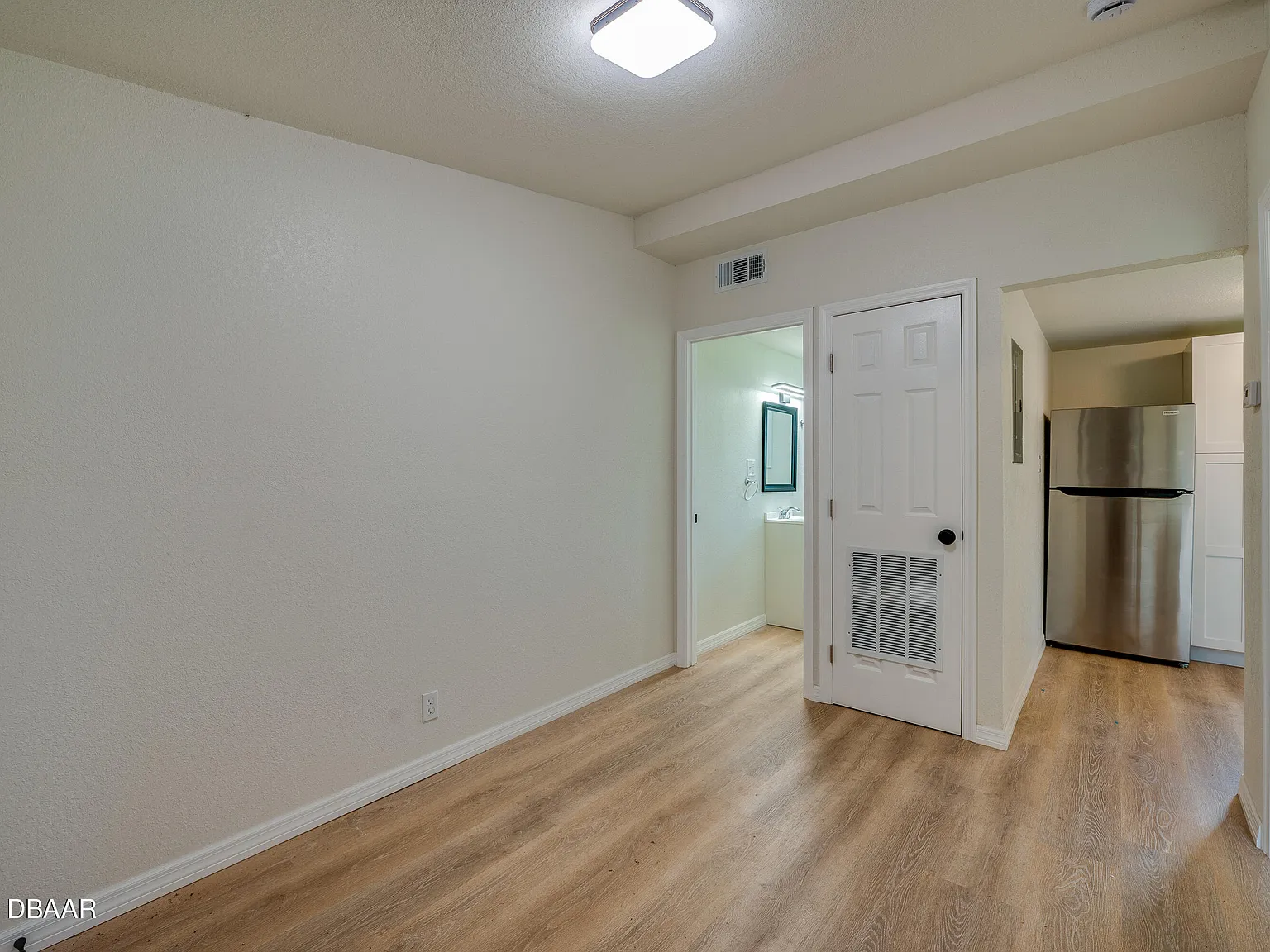 1 bed, 1.0 bath, 1166 sqft, $1,350 — Photo 2