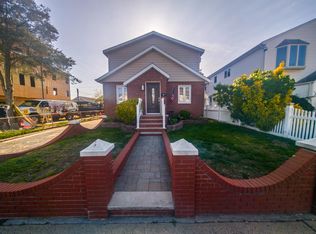 31 Ostend Rd, Island Park, NY 11558