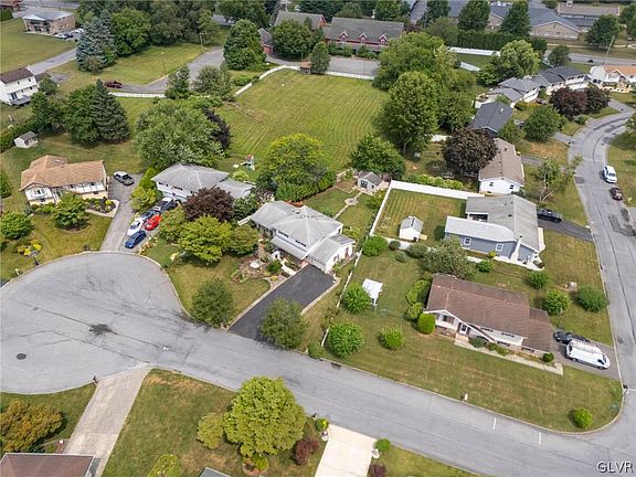 2nd image of 4279 Hilltop Pl
