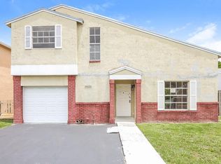 8615 NW 193rd Ln, Hialeah, FL 33015