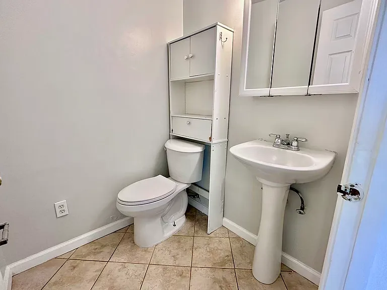675 Woodgate Rd — Photo 14