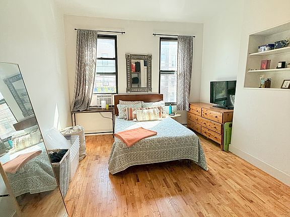 2nd image of 195 Wyckoff Ave APT 2L