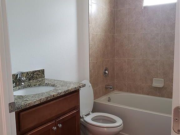 4th image of 1053 Jackson Ct