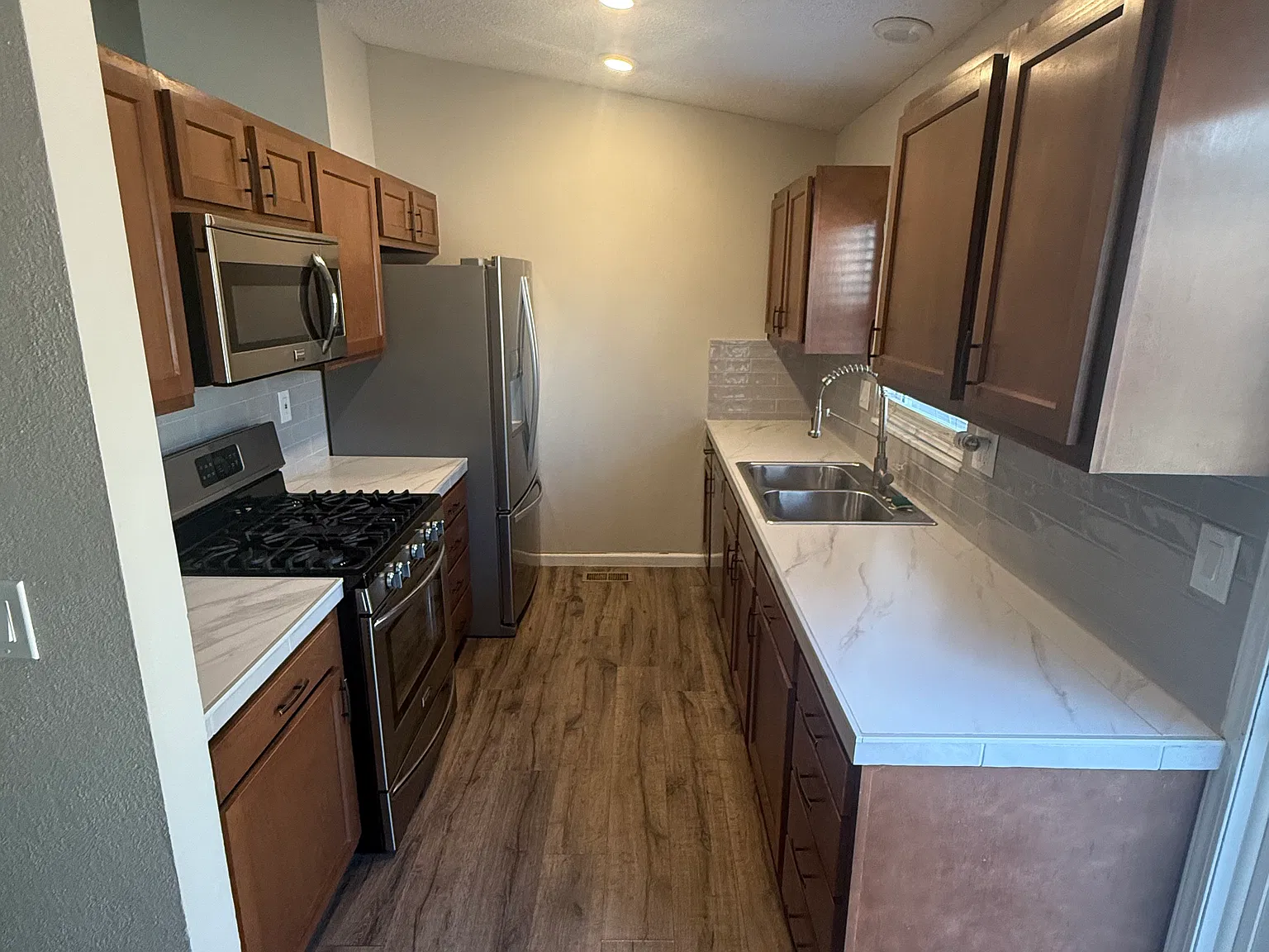 2 bed, 913 sqft, $2,100 — Photo 4