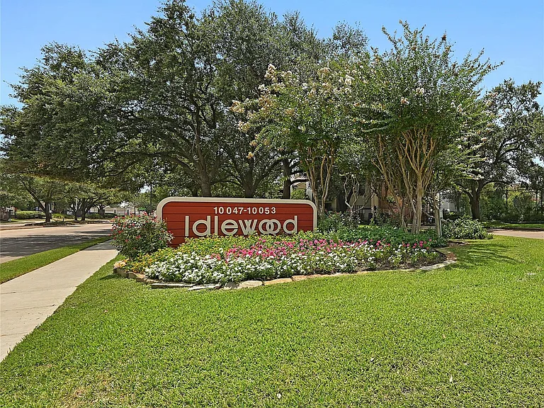 10051 Westpark Dr #205 — Photo 2