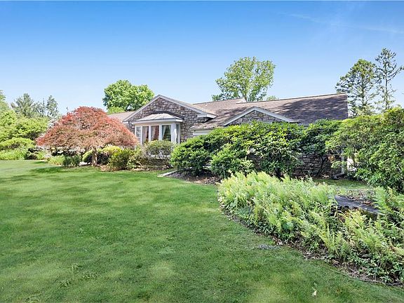 4th image of 1901 Saucon Ln