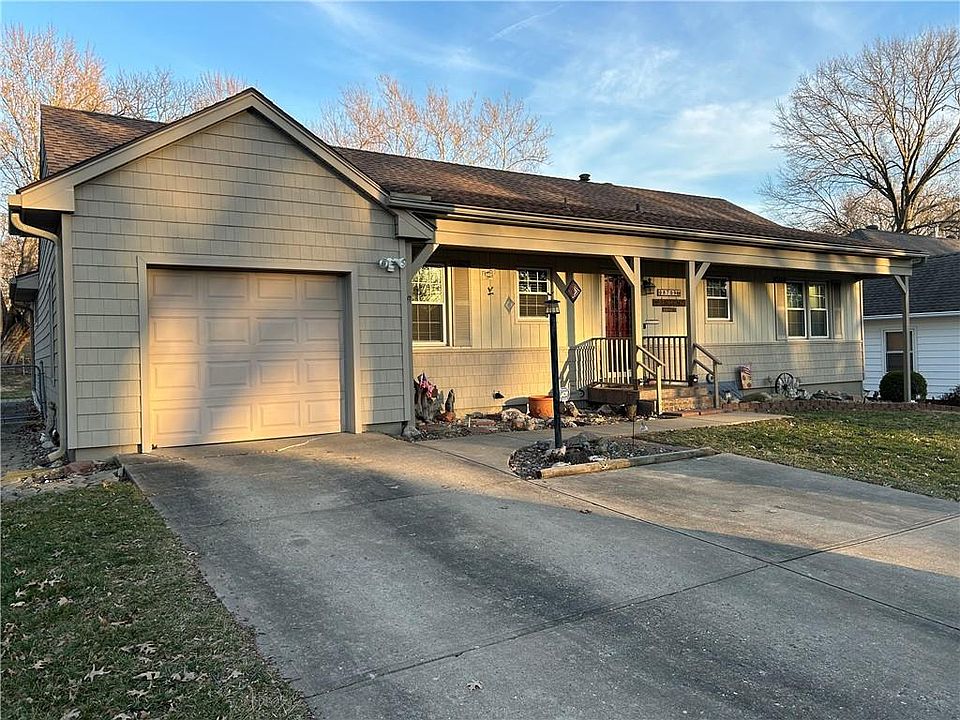 1st image of 8709 Foster Ln
