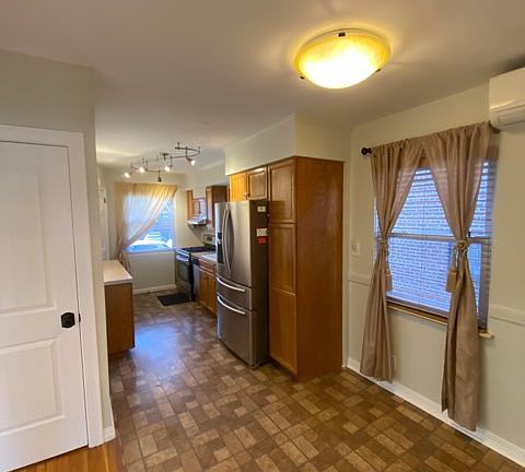 3rd image of 62-71A 81st St #1