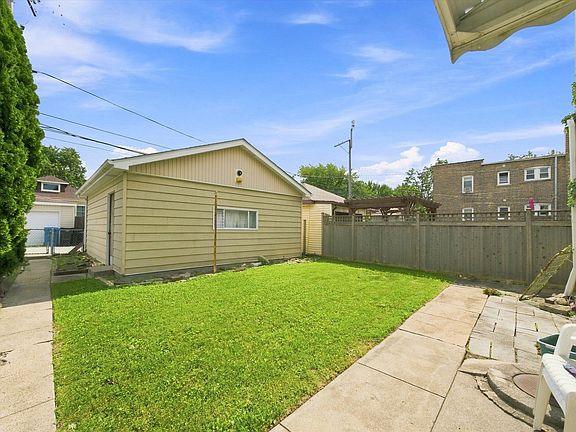 4th image of 3811 N Francisco Ave