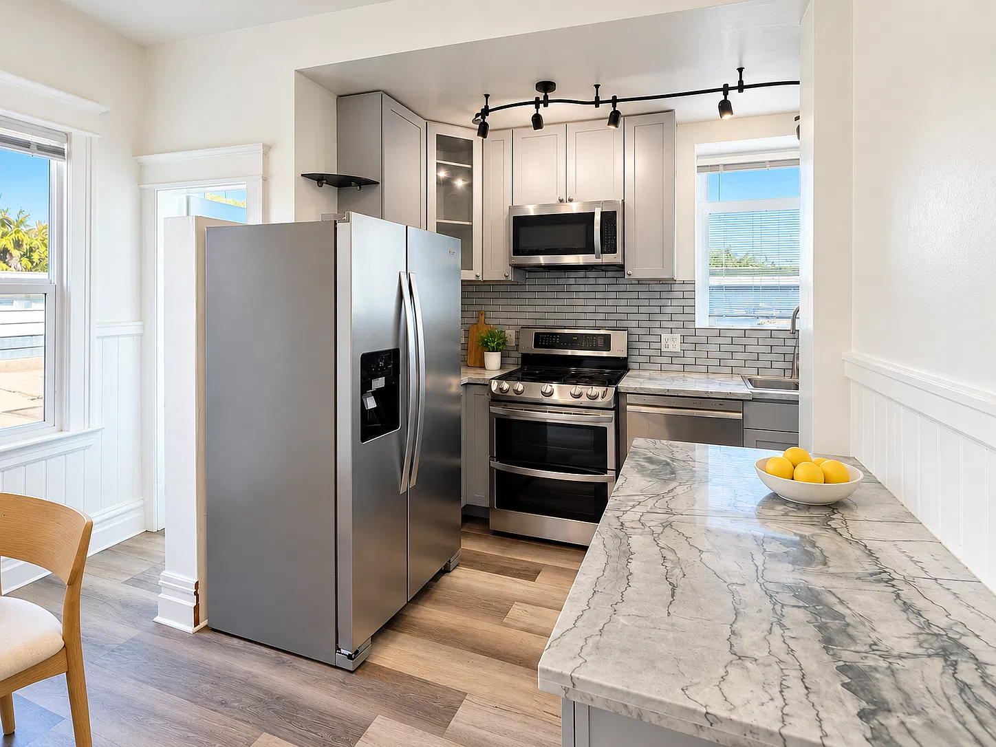 3 bed, 935 sqft, $6,295 — Photo 3