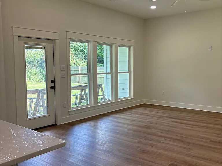 706 N Cedar St — Photo 10