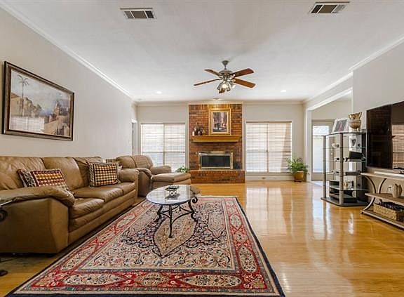 4th image of 2805 Live Oak Dr