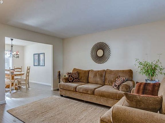 5th image of 10905 NE 103rd St