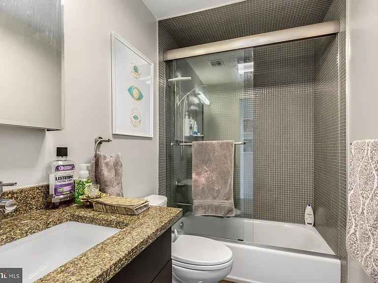 1646 S 12th St #201 — Photo 13