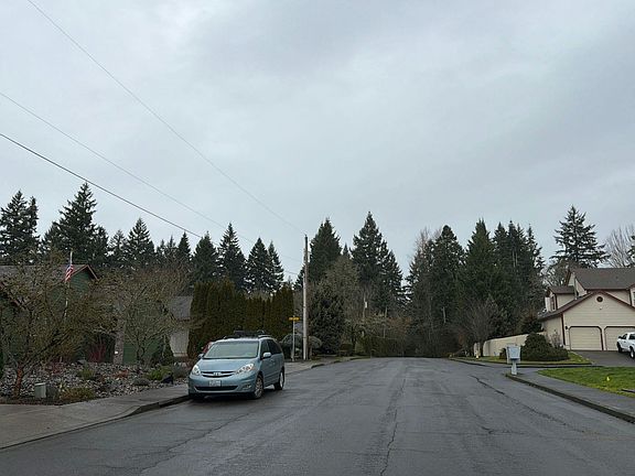 4th image of 2401 NE 145th Cir