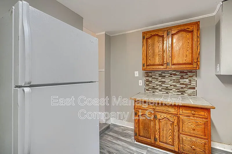 3 bed, 1.0 bath, 1145 sqft, $1,495 — Photo 3