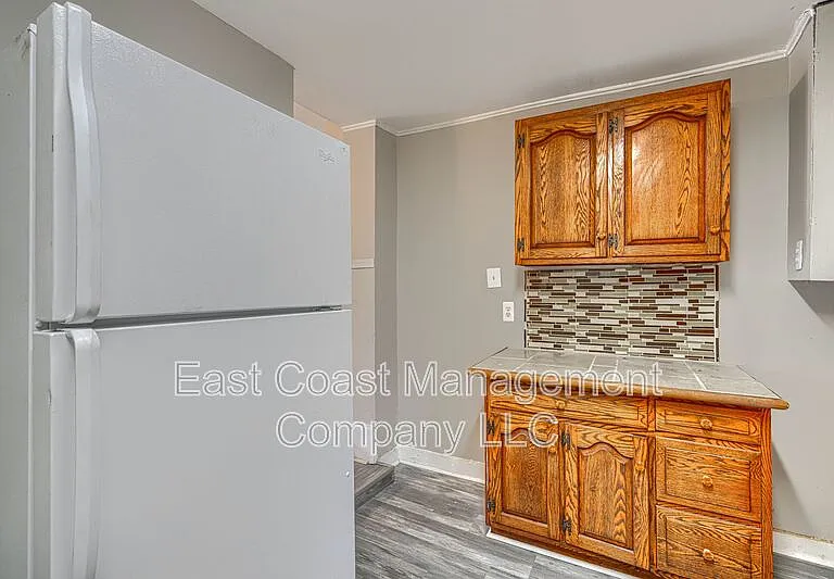 1220 W Pratt St — Photo 3