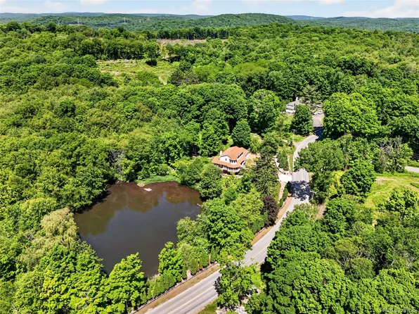 433 Barrett Hill Road, Mahopac, NY 10541