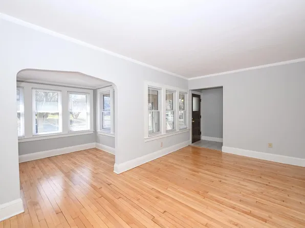 7702 W Lorraine PLACE, Milwaukee, WI 53222
