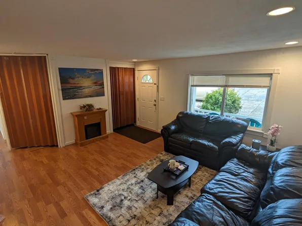 5430 200th St SW, Lynnwood, WA 98036