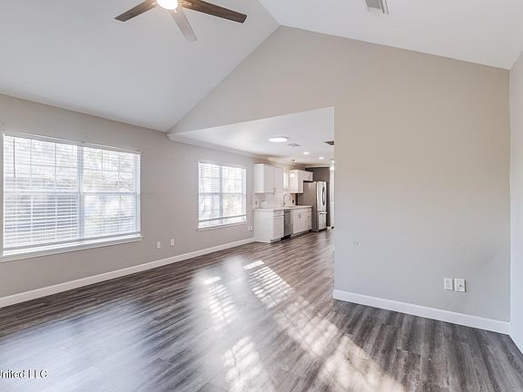 4th image of 805 Herlihy St