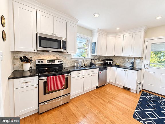 5th image of 9407 Singleton Dr