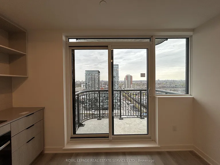 1185 Dupont St #1811 — Photo 12