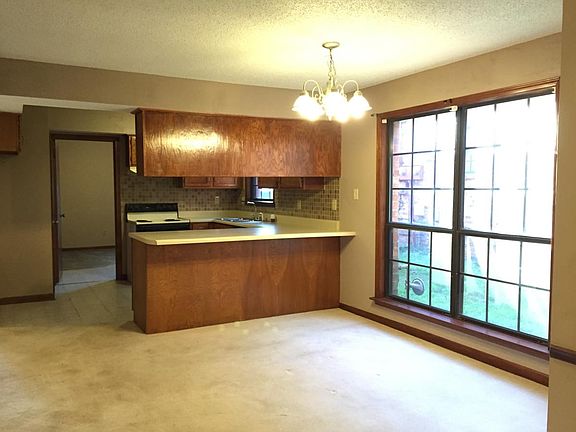 4th image of 2086 Crestway Dr