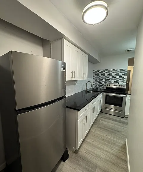 130 W 4th St #3R — Photo 1